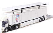 Papercraft imprimible camión de transporte del box de competición. Manualidades a Raudales.