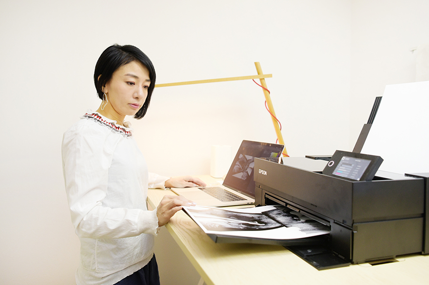 自宅ではパソコンと同じ机にプリンターを置いている田口さん