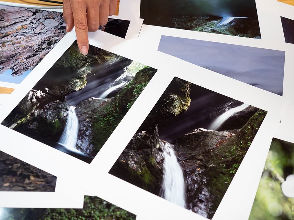 左が秦さん、右が松村さんの撮影した写真