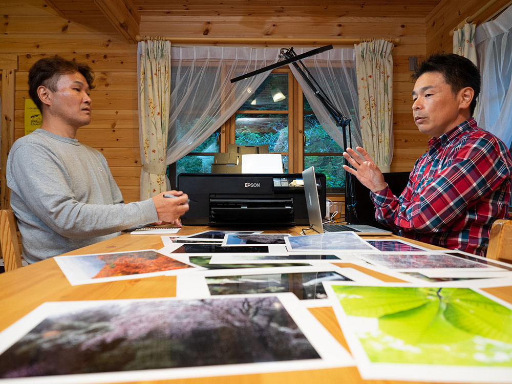 時間ギリギリまで写真談義を続ける二人