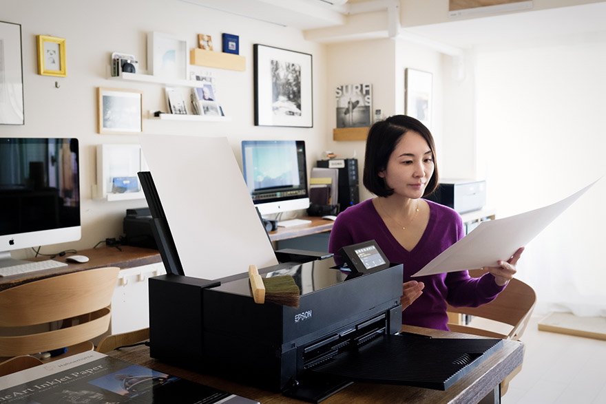 写真作品を飾ってよく見ているという大門さんのご自宅