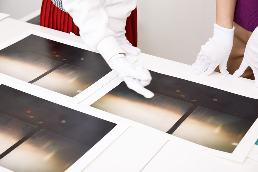 大門さんの写真を2枚のバライタ系と「いんべ-厚口-白」とにプリントし比べてみる