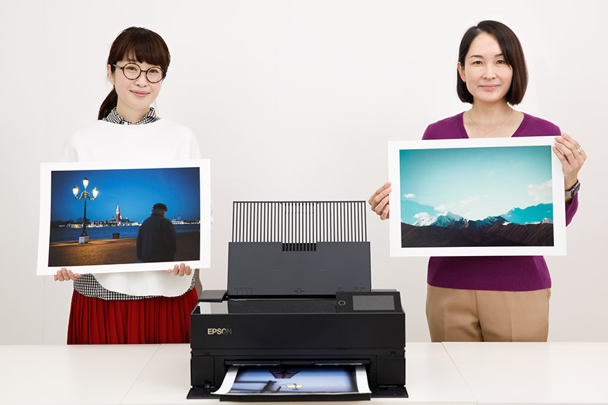 コムロミホさんと大門美奈さんが楽しむ“用紙沼”