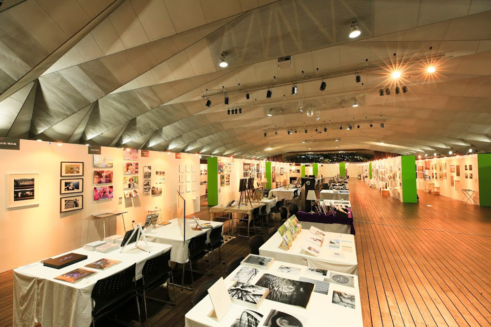 実際に会場の広さや明るさを確認することも忘れずに