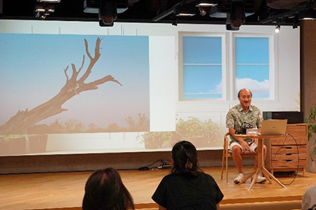 前期のトークイベントの様子。高砂淳二さん