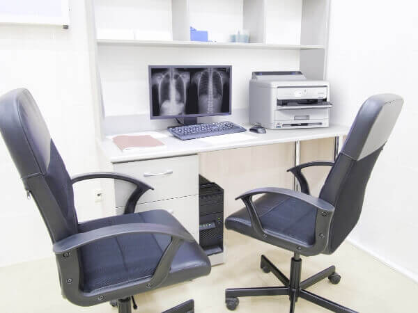 カウンターやバックヤードでも場所をとらないコンパクトボディー