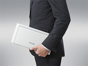 どこへでもラクに持ち歩ける、コンパクトなボディー 画像イメージ