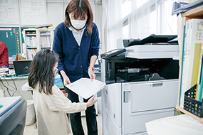 校内の様々な用途で印刷・スキャン・ファクス機能を利用