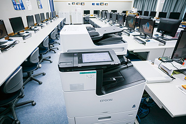 中学校・高等学校では、生徒が印刷する場合はPC教室のデスクトップ端末を通じて出力