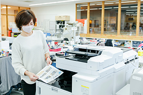 モノクロの大量印刷時以外は、ほとんどの 印刷物でLX-10050MFを活用している