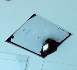 レンズはELPLX01を使用し、至近距離から壁に投影している。