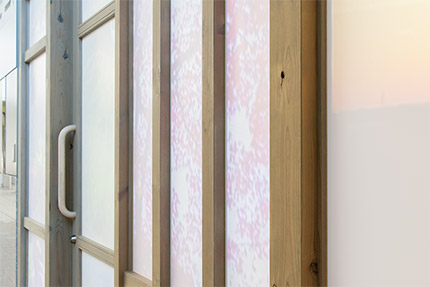 明るく開かれた雰囲気が感じられ、来庁者からも好評