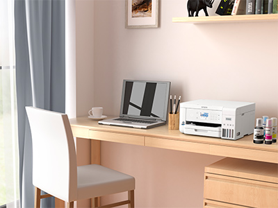 置く場所を選ばないコンパクトなボディー