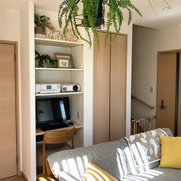 リビングの棚にコンパクトに収まるのイメージ