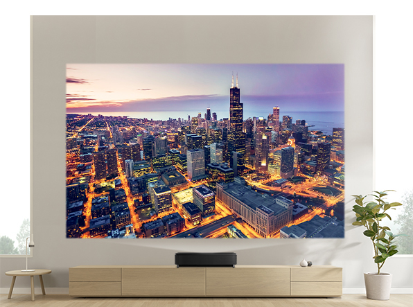 壁際に置くだけで大画面