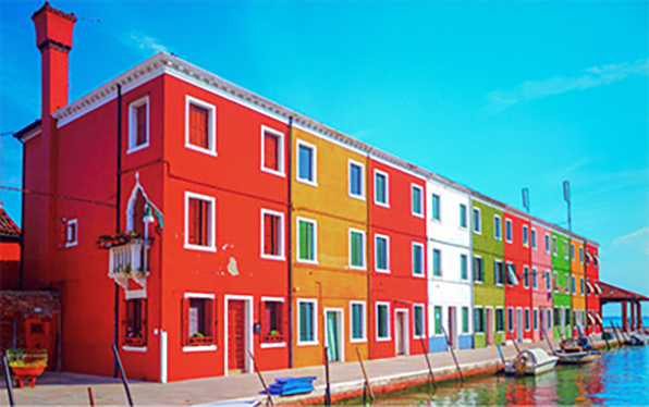 3LCD方式により明るく豊かな映像表現を実現