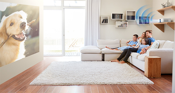 10Wスピーカー内蔵で音声も楽しめる