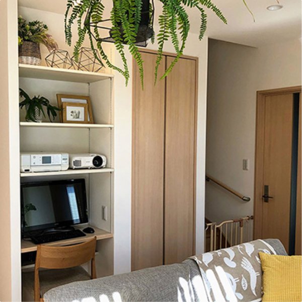 リビングの棚にコンパクトに収まるのイメージ