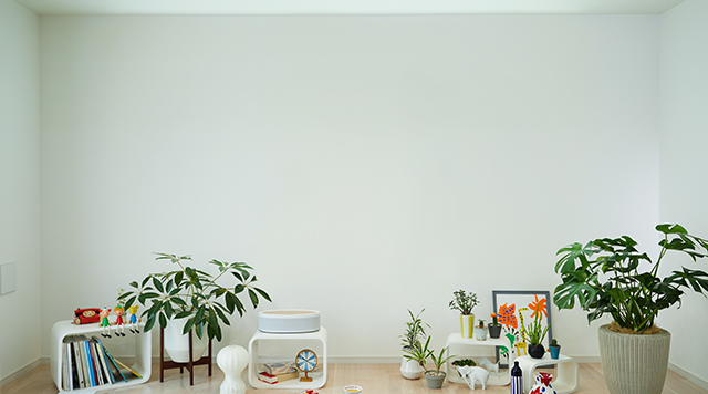 映像を観ていない時は、部屋がすっきり