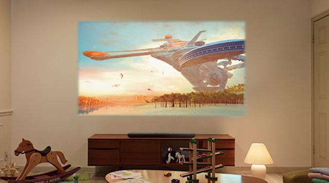 動画配信で簡単ホームシアター｜家庭用プロジェクターのある生活