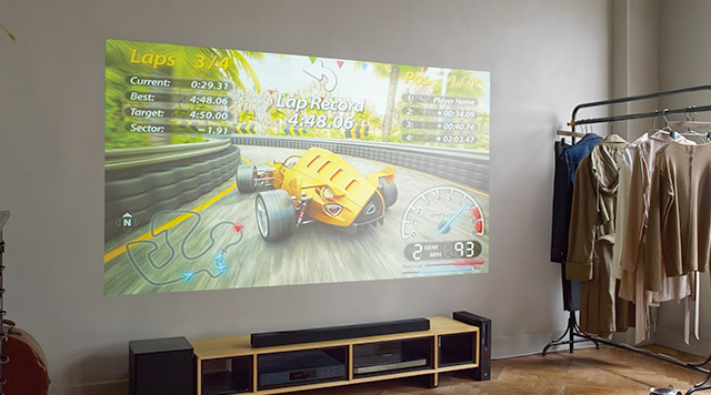 100インチ大画面で大迫力のゲーム