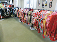 広々とした貸衣装スペース