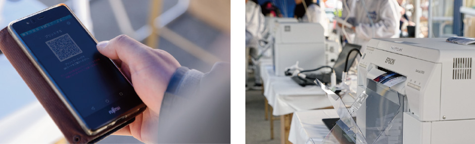 スマートフォンで写真を選ぶと、QRコードが表示。これをパソコンに読み込ませると自動的に完走証がプリントされる。今回は1台のプリンターとPC2台を1セットとして運用したが、概ね順調にプリントされた。