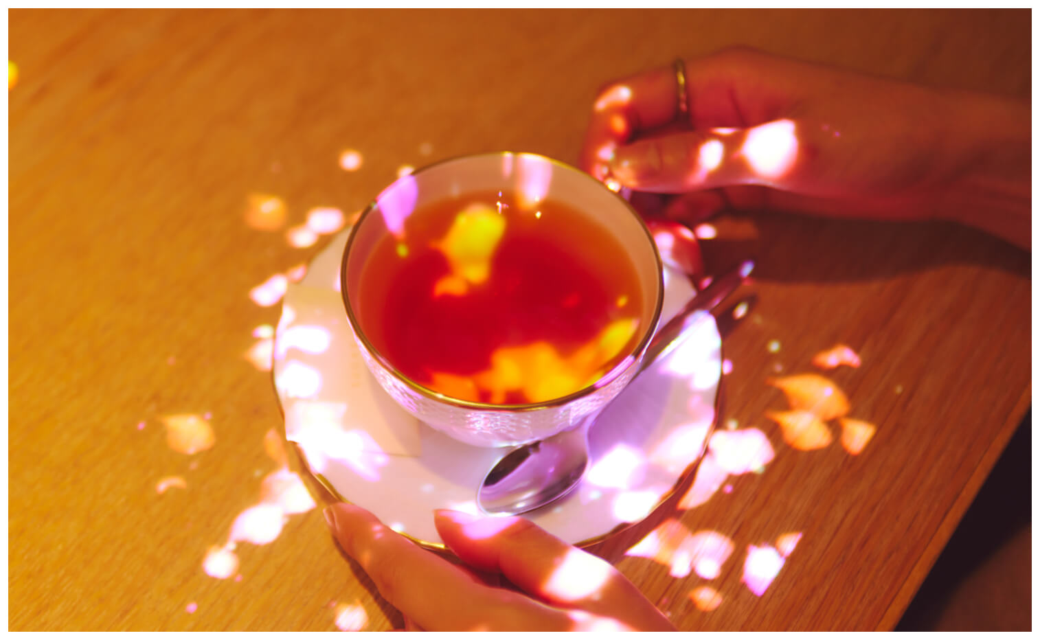 Casita青山店のバーラウンジではドリンクの提供時にプロジェクション映像がスタート