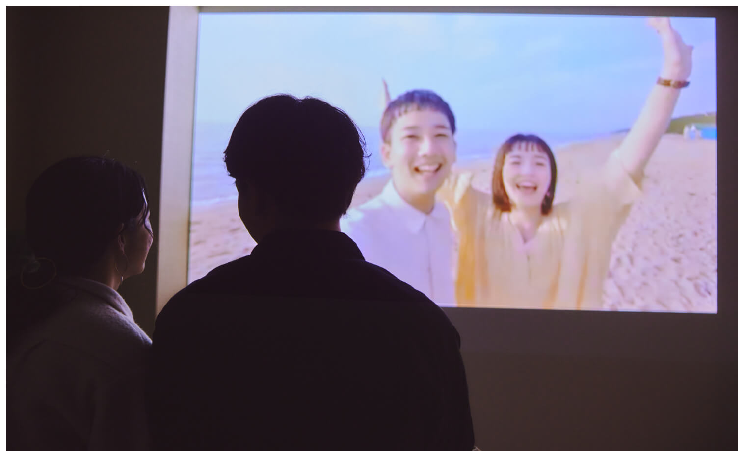 プロジェクターだからこその大画面で好きな映像を楽しめる