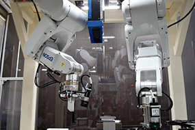 クラセンスとエプソンの小型ロボット、力覚センサーなどを組み合わせた自動化システム