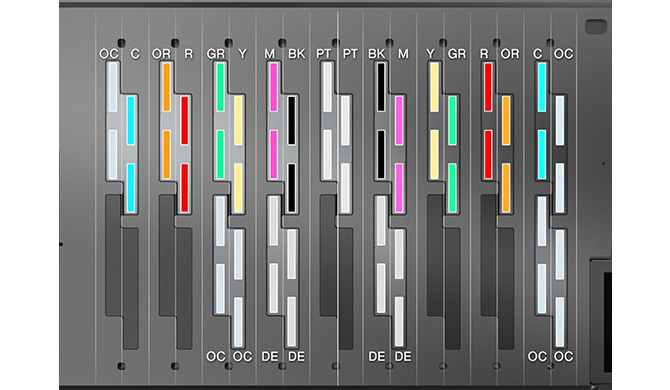 8色のインクを対称に配列