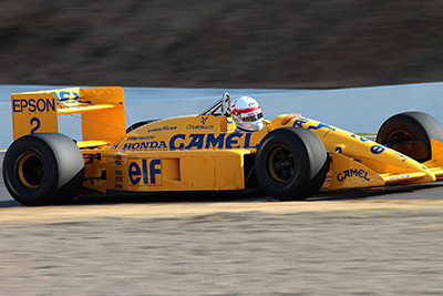 2012年の初対決は1988年のロータス100Tをドライブ